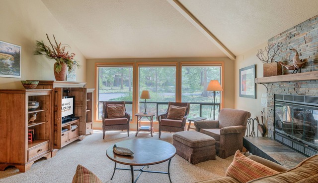 Private Hot Tub, Bikes, Pet Friendly, 8 Unlimited SHARC Passes in Sunriver