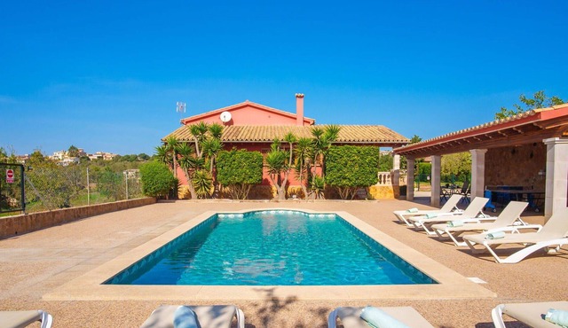 Private Villa with A/C, WIFI, private pool, TV, patio, pets allowed, panoramic view, parking in Marratxí