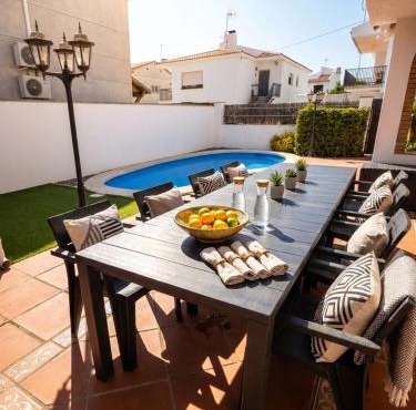 Private Villa with Pool & BBQ - Barcelona