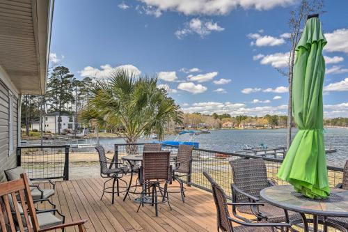 Quiet Lakefront Retreat w/Boat Ramp & 2 Docks in Hollywood Point