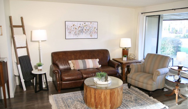 Rainier Villa, 2 minute walk to town in Enumclaw