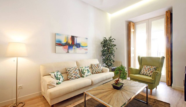 Reina Sofia Boutique I