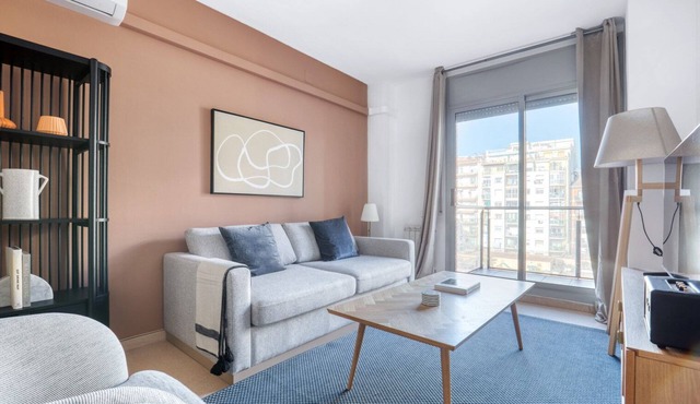 Renovated La Vila Olimpica del Poblenou 3BR w/Balcony, by Blueground