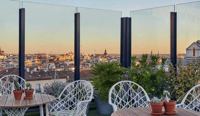 Rooftop terrace, City Center Madrid, perfect for big groups!
