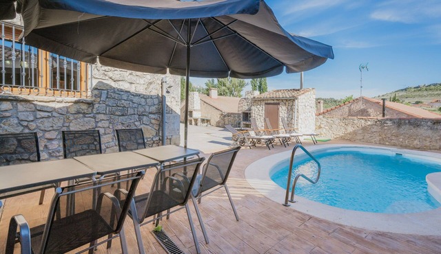 Rural House 'Gemelas Del Duratón' with Mountain Views, Private Garden and Wi-Fi