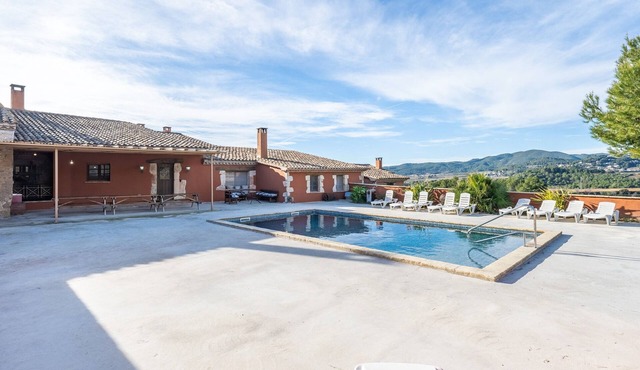 Rural house 'Can Cruset' with mountain views, private pool, and Wi-Fi