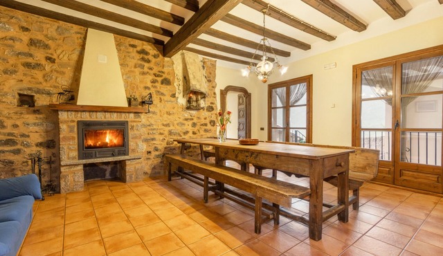 Rural House 'Casa Vilanova' with Mountain Views, Private Terrace and Wi-Fi