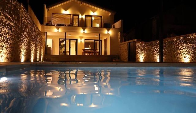 Rural luxury with a heated pool and garden