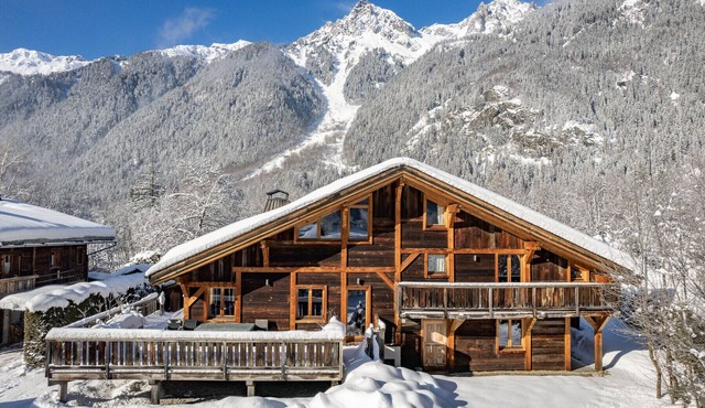 Rustic Chalet with Hot Tub & Sauna in Chamonix-Mont-Blanc