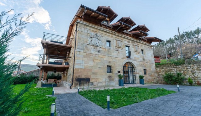 Sandoñana Palace - by Urban Hosting suite 4