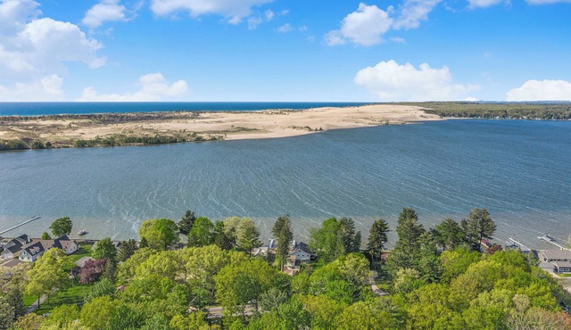 Schooner and Whoop-Ti-Do Cottages: Private Beach on Silver Lake! in Mears