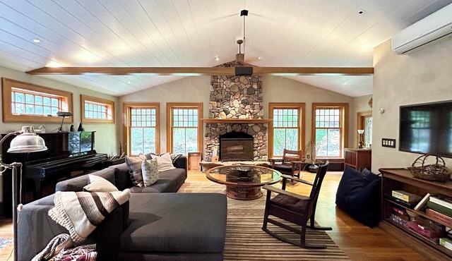 Secluded Catskills Mountainside Lodge near Woodstock, Phoenicia in MOUNT TREMPER