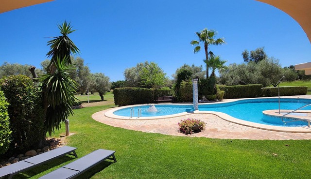 Single-storey house with pool in the San Jordi Castellón golf course