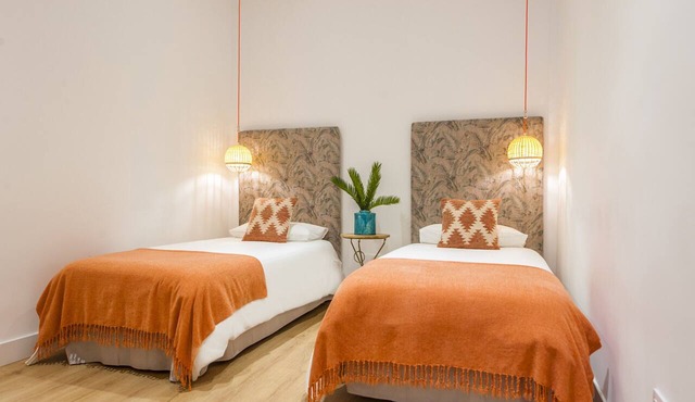 Sol VI: Modern Apartment Steps from Puerta del Sol