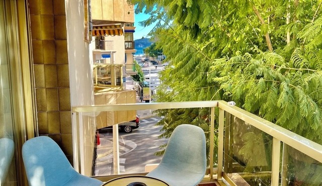 Spacious 3-bedroom apartment with AC, steps from the beach in charming Jávea.