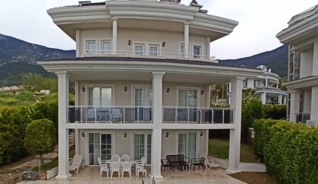 Spacious 5-bedroom villa with WiFi and AC in serene Ölüdeniz in Ölüdeniz