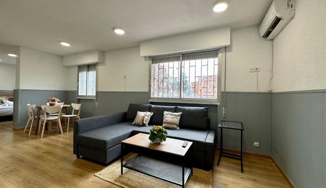 Spacious and bright 1 bedroom apartment