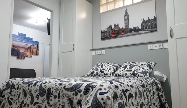 Spacious Apartment Madrid - Metro Barrio del Pilar in Madrid