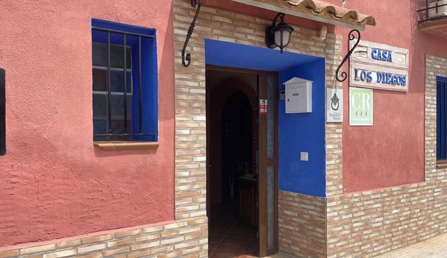 Spacious Country House for 12–15 Guests, Fenced Garden, BBQ, Pet Friendly, Near Calamocha