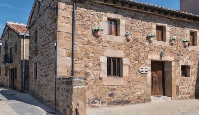 Spacious Country House 'La Chascona' - Pine Forests, Mountain Views and Rural Charm
