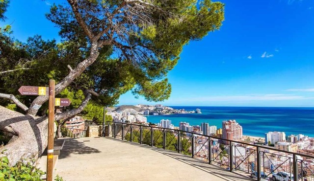 Spacious house on the beach of Cullera for 15 people