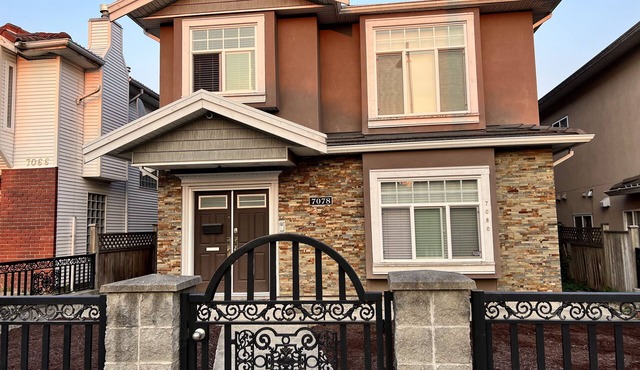 Spacious upper-level unit located on Main St. in Vancouver