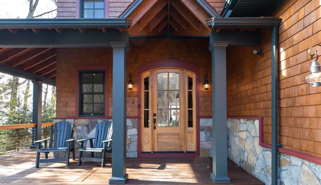 SPECTACULAR WATERFRONT HOUSE ON LAKE GEORGE in Kattskill Bay