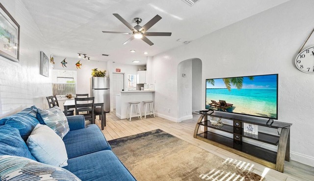 Stunning Waterfront Home; 1 min walk to Beach in Hollywood
