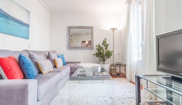Stylish 2BR Apartment Steps from Retiro Park