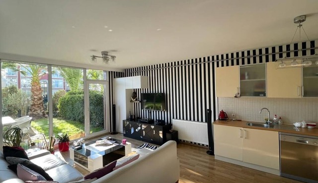 Sunny 1bdr with Garden in Istanbul