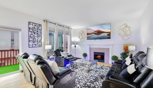 Sunrise Villa: Solar panels, updated in Bothell