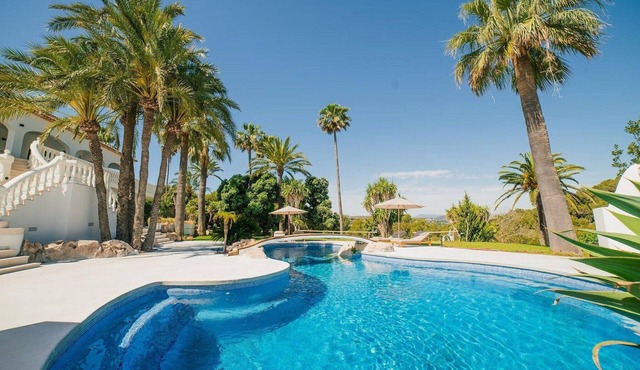 Superb villa with private lagoon pool