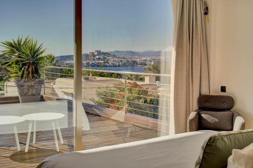 Talamanca 3-bedroom villa ensuite, nice sea view