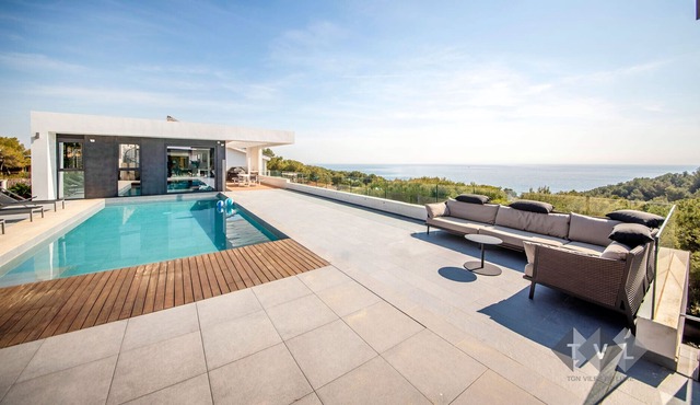 TH111 Luxury Villa Sunset