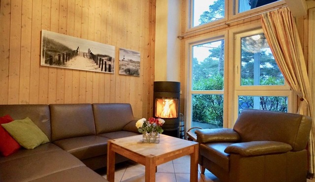 The idyllic Seesternchen 18a vacation home in Baabe. Modern bathroom with a shower and whirlpool for relaxing moments of well-being. Relaxing in the sauna. Dogs are welcome. One parking space included in Baabe