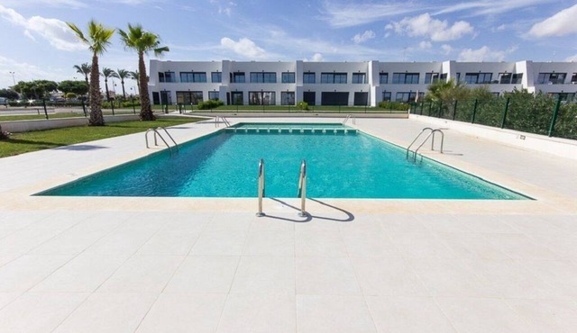 The Lofts by Andrea – Stylish Apartment with a Pool and Golf Course View