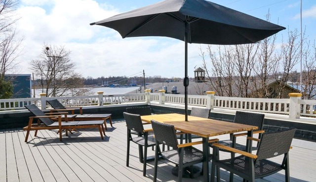 This recently remodeled two bedroom condo offers the best of everything! Downtown Saugatuck in Saugatuck