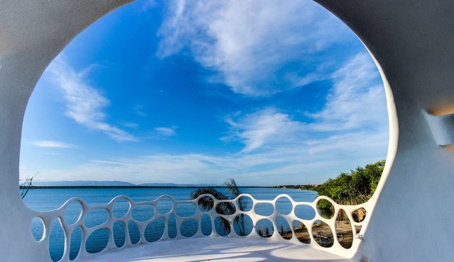 Unique waterfront studio with AC, pool, bikes, & kayaks in Placencia