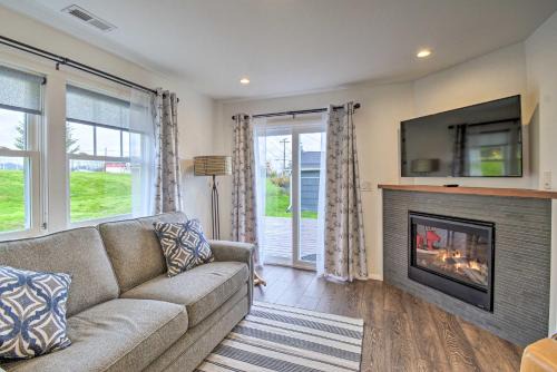 Updated Port Orchard Home, Walk to Waterfront in Port Orchard