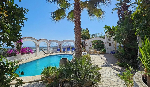 Vacation home with 2 apartments in a fantastic panoramic location with large heated pool