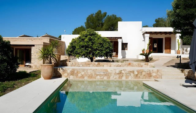 Villa 'Cas Berris' with Sea View, Wi-Fi and Air Conditioning