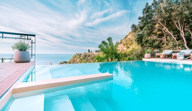 Villa Charlene exclusive property with pool heated and jacuzzi in Maiori