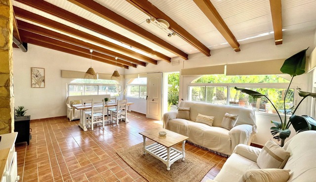 "Villa Delta" 10000m, swimming pool, barbecue and lagoon