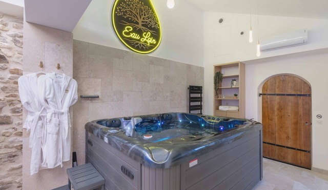 Villa EAU LOIN with private spa and games room in Ver-sur-Launette