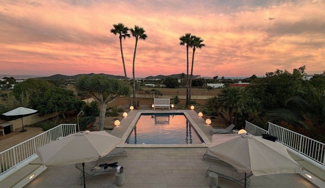 Villa 'Can Paola' with Sea View, Wi-Fi and Air Conditioning