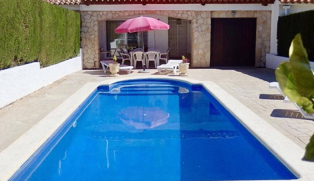 Villa in Miami Platja with private pool and parking