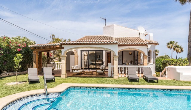 Villa 'Jami' with Private Pool, Wi-Fi and Air Conditioning