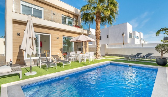'Villa Los Dos Caballeros' with Private Pool, Garden and A/C