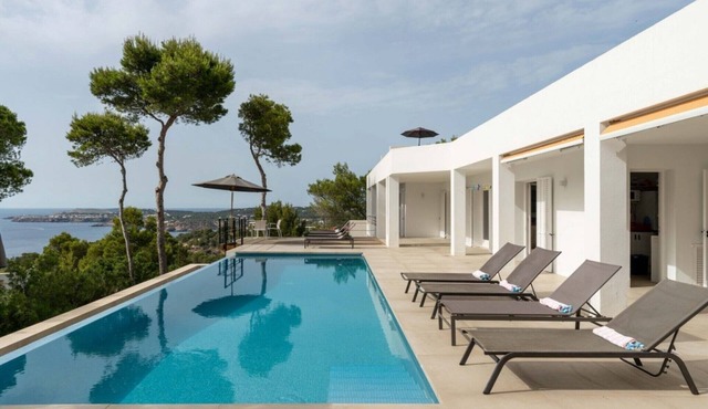 Villa 'Molí' with Sea Views, Wi-Fi, and Air Conditioning