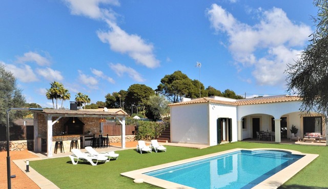 VILLA MONICA en barrio residencial de Cala Pi para 6 personas con piscina priva by Interhome in Cala Pi